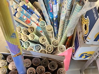 Ruim 80 rollen kadopapier assorti - afbeelding 7 van  7