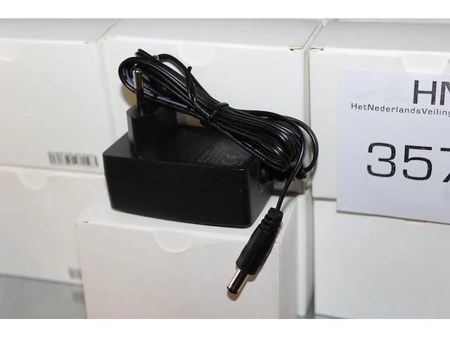 Ruim 90 adapters in twee uitvoeringen dc1210 en dc12v2a - afbeelding 2 van  2