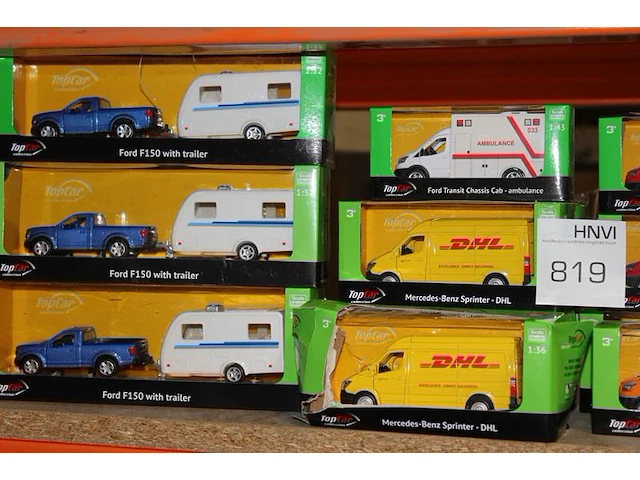 Ruim twintig modelauto's schaal 1:32 in diverse uitvoeringen. let op! dozen kunnen beschadigd zijn. - afbeelding 2 van  3
