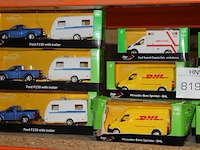 Ruim twintig modelauto's schaal 1:32 in diverse uitvoeringen. let op! dozen kunnen beschadigd zijn. - afbeelding 2 van  3