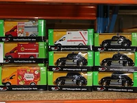 Ruim twintig modelauto's schaal 1:32 in diverse uitvoeringen. let op! dozen kunnen beschadigd zijn. - afbeelding 3 van  3