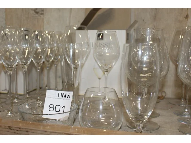 Ruim veertig stuks glaswerk royal leerdam, w.o. champagne- en wijnglazen en karaffen. - afbeelding 3 van  4