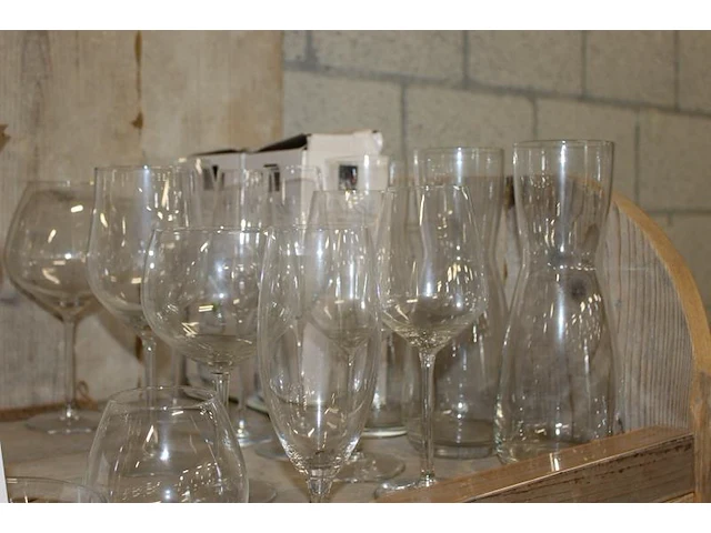 Ruim veertig stuks glaswerk royal leerdam, w.o. champagne- en wijnglazen en karaffen. - afbeelding 4 van  4