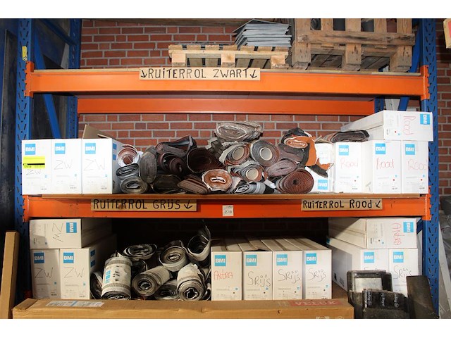 Ruiterrollen op twee stellingdelen in div kleuren. - afbeelding 1 van  5