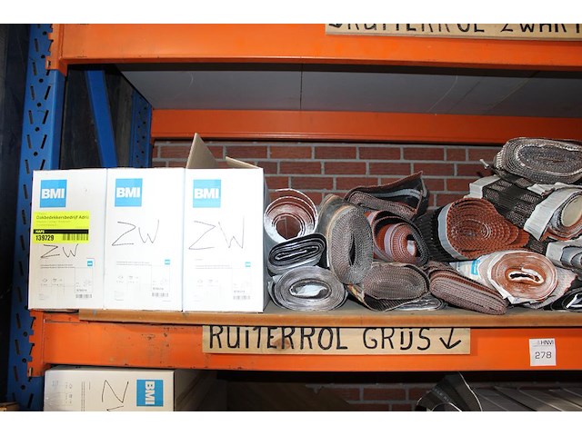 Ruiterrollen op twee stellingdelen in div kleuren. - afbeelding 2 van  5