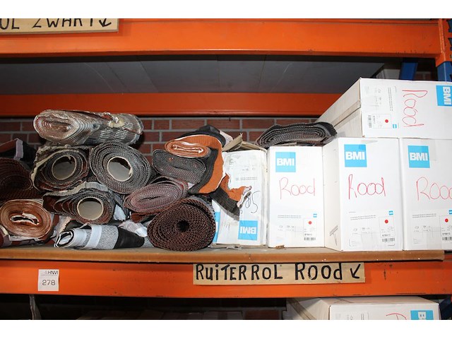 Ruiterrollen op twee stellingdelen in div kleuren. - afbeelding 3 van  5