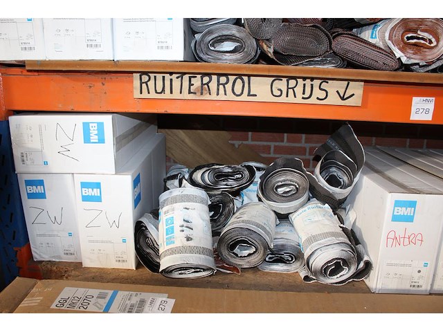 Ruiterrollen op twee stellingdelen in div kleuren. - afbeelding 5 van  5