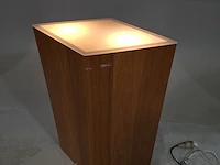 Ruitvormige houten sokkel met verlichting - afbeelding 3 van  5