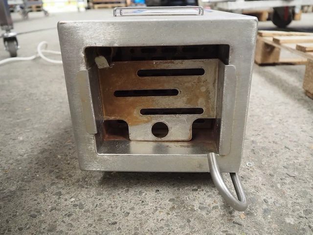Rusty sales - afbeelding 5 van  8