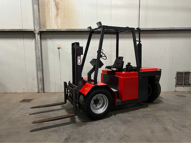 Ruwterrein heftruck - afbeelding 1 van  23