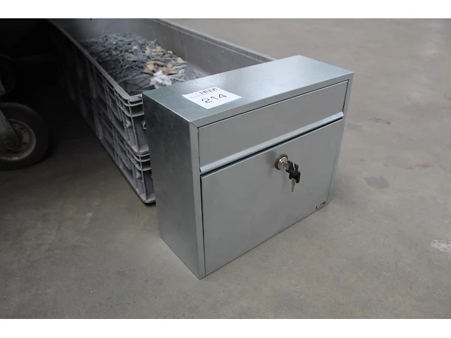 Rvs brievenbus allux. afmeting 39 x 15 cm. hoogte 33 cm. - afbeelding 1 van  2
