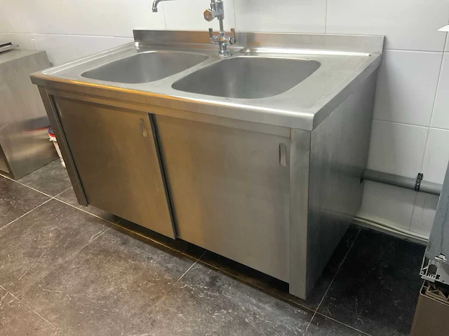 Rvs dubbele spoelbak met voorspoeldouche - afbeelding 1 van  9