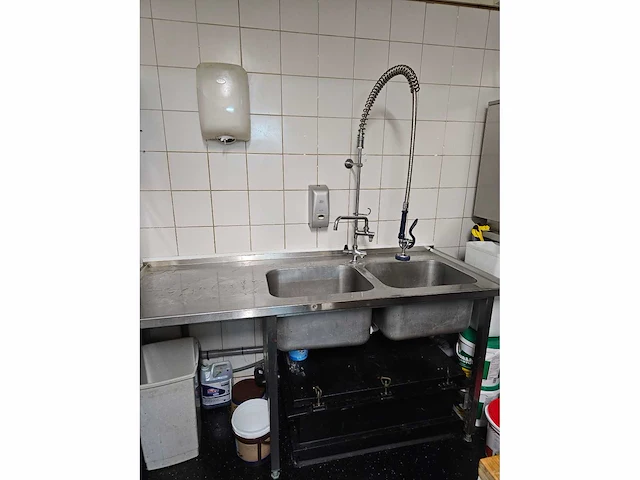 Rvs dubbele spoeltafel met douchekraan - afbeelding 2 van  4