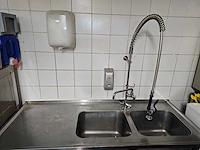 Rvs dubbele spoeltafel met douchekraan - afbeelding 3 van  4