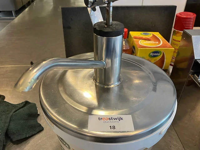 Rvs emmer dispenser - afbeelding 1 van  2