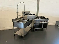 Rvs gasfornuis, kooktafel en spoelbank (3x) - afbeelding 1 van  13
