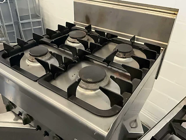 Rvs gasfornuis, kooktafel en spoelbank (3x) - afbeelding 8 van  13