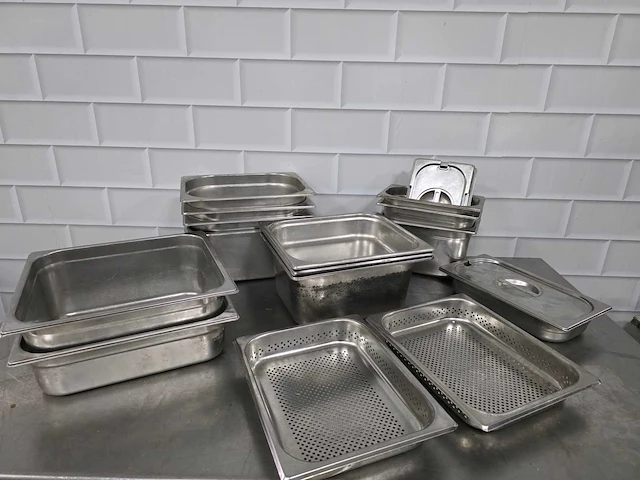 Rvs (geperforeerde) gastronormbak (15x) - afbeelding 1 van  3