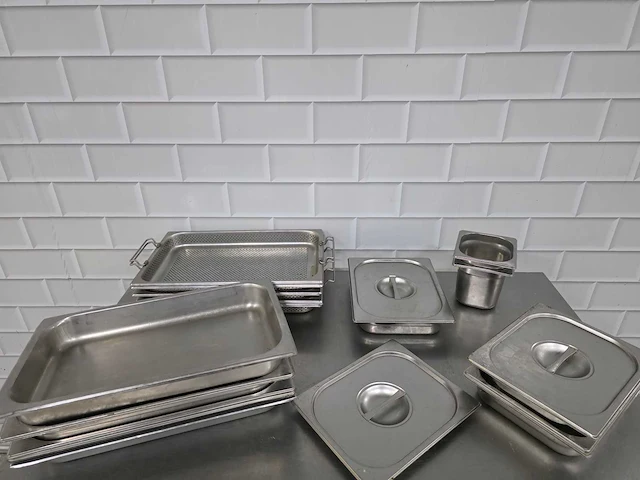 Rvs (geperforeerde) gastronormbak (17x) - afbeelding 2 van  4