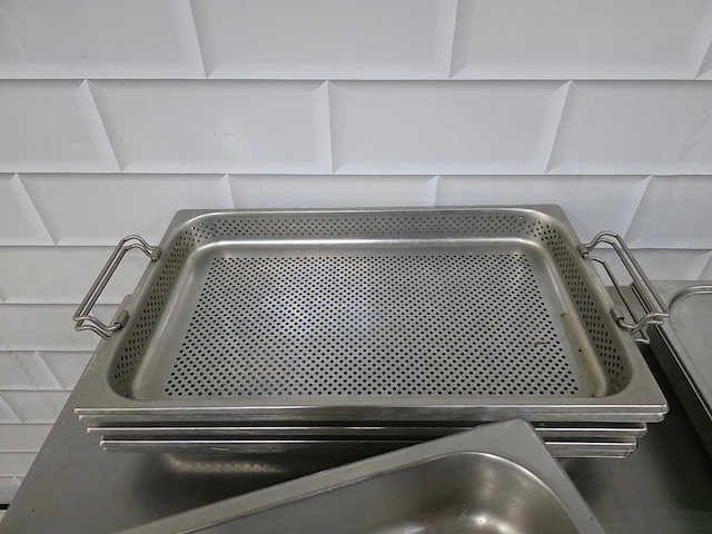 Rvs (geperforeerde) gastronormbak (17x) - afbeelding 3 van  4