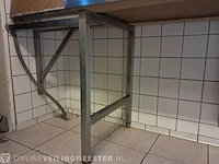 Rvs horeca werktafel met muurbeugels - afbeelding 3 van  4