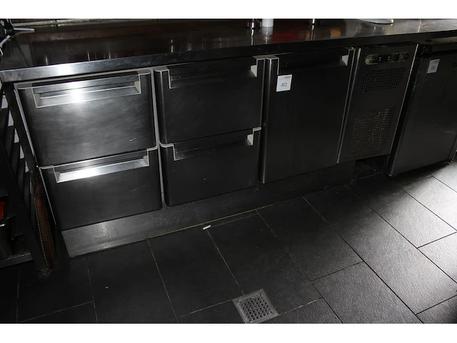 Rvs koelmeubel met deur en 4 laden. afmeting 180 x 70 x 87 cm. - afbeelding 1 van  2