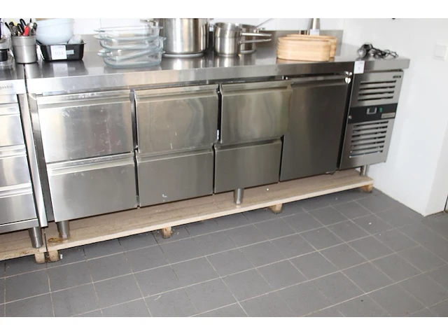 Rvs koelwerkbank ggm gastro met kast en 6 laden. afmeting 223 x 70 x 88 cm. - afbeelding 3 van  3