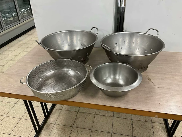 Rvs kom en vergiet (4x) - afbeelding 1 van  6
