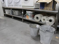 Rvs onderstel met houten bladen. afmeting 325 x 75 x 62 cm. let op: ophalen na 13.00u. - afbeelding 2 van  2