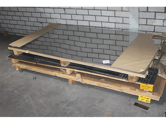 Rvs platen 2000 x 1000 x 1 mm, totaal acht platen - afbeelding 1 van  2