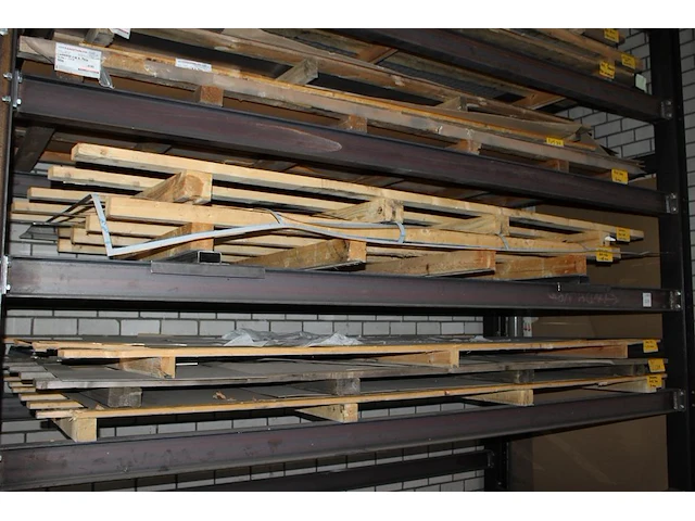 Rvs platen in diverse maten en diktes in platen stelling let op inclusief pallets. - afbeelding 2 van  4