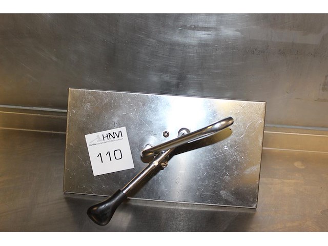 Rvs sauspomp dekselmaat 33 x 18 cm. - afbeelding 1 van  2