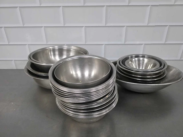 Rvs schaal (40x) - afbeelding 1 van  4