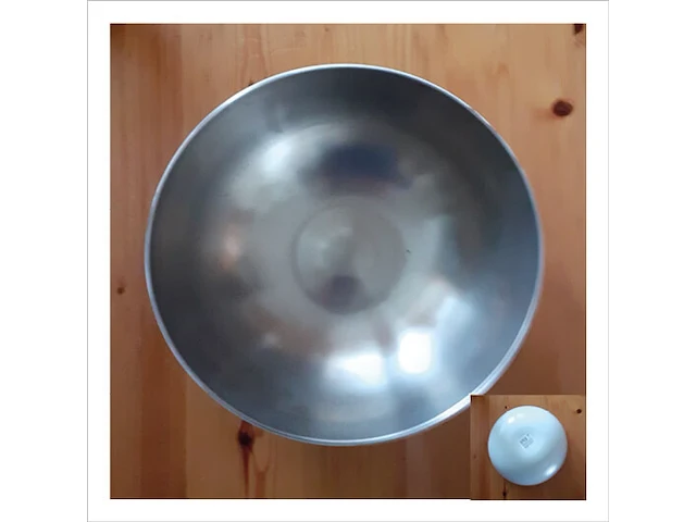 Rvs schaal met witte buitenkand diameter 23 cm - afbeelding 1 van  3