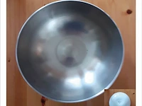 Rvs schaal met witte buitenkand diameter 23 cm - afbeelding 1 van  3
