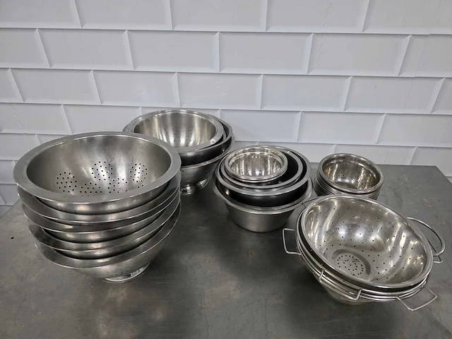 Rvs schalen en rvs vergiet (40x) - afbeelding 1 van  5
