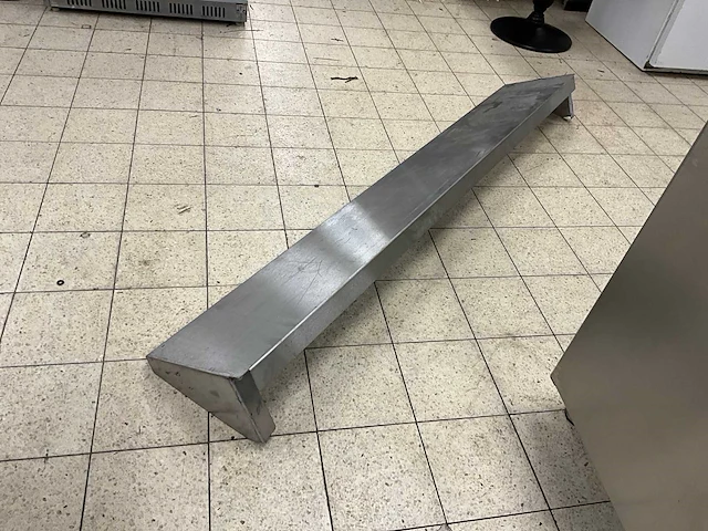 Rvs schap voor aan tafel te hangen - afbeelding 3 van  5