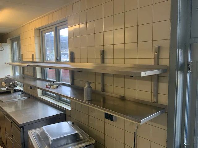 Rvs schappen - afbeelding 1 van  1