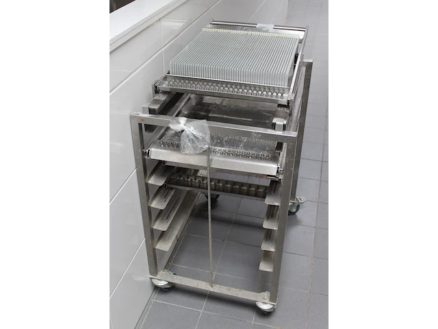 Rvs snijwagen dedy met 4 snijrasters. afmeting wagen ca. 80 x 50 x 93 cm. - afbeelding 3 van  3