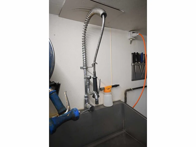 Rvs spoelbak met sproeikop, mengkraan en rvs onderstel - afbeelding 4 van  4