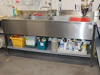 Rvs spoelmeubel met dubbele wasbak en spoelmengkraan. afmeting 200 x 70 x 95 cm. - afbeelding 1 van  3