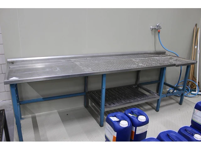 Rvs spoeltafel met metalen onderstel. afmeting 290 x 76 x 87 cm. - afbeelding 1 van  3