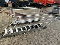 Rvs trap met bordes - afbeelding 1 van  6