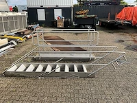 Rvs trap met bordes - afbeelding 2 van  6