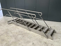 Rvs trap met leuning - afbeelding 1 van  3