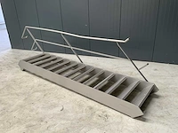 Rvs trap met leuning - afbeelding 1 van  3