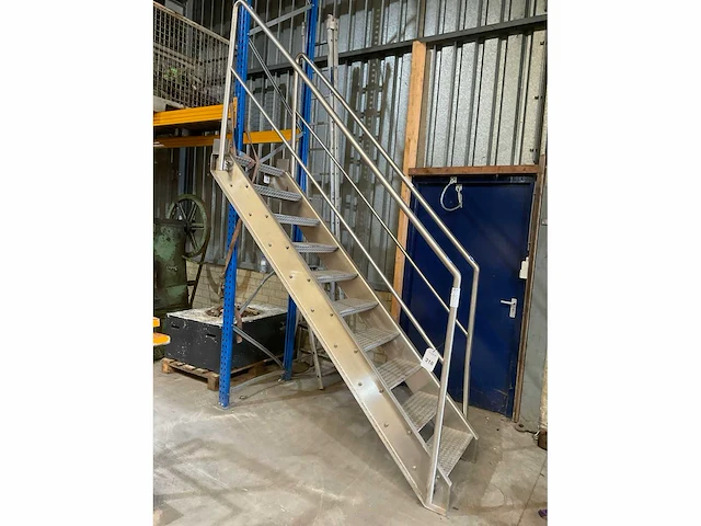 Rvs trap - afbeelding 2 van  5