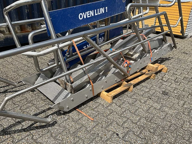 Rvs trap - afbeelding 5 van  6
