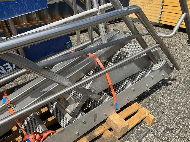 Rvs trap - afbeelding 6 van  6