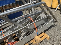 Rvs trap - afbeelding 6 van  6